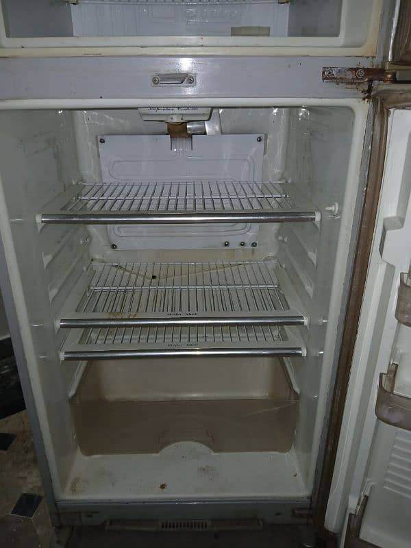 fridge urgent sale. . . 2