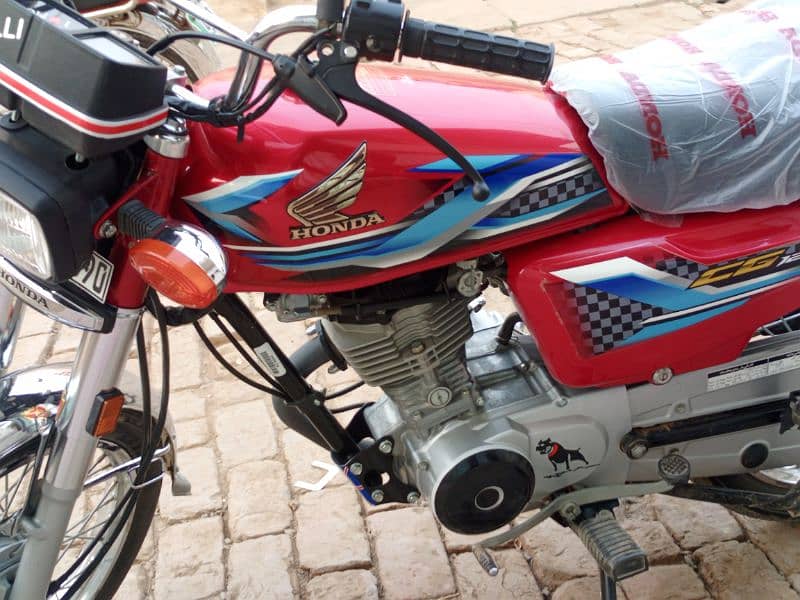 Honda 125: Ride with Style,Honda 125 Motorcycle 3