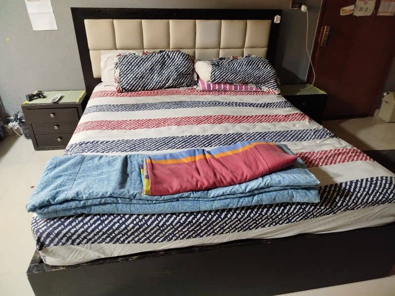 Bed set for sale (Without Mattress) 1