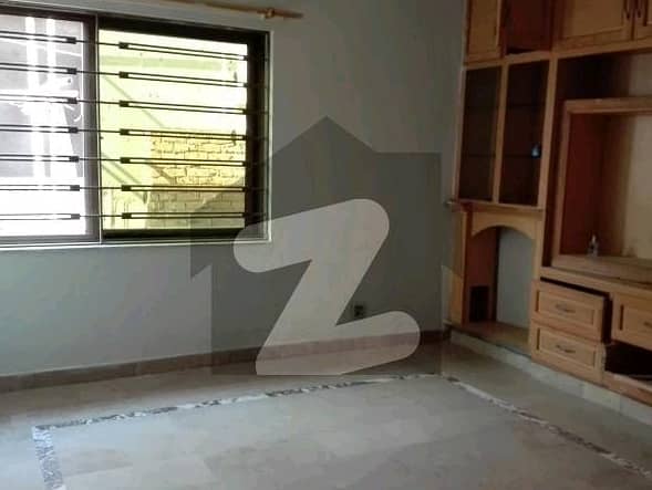 A 10 Marla Upper Portion Located In G-9/4 Is Available For Rent 1