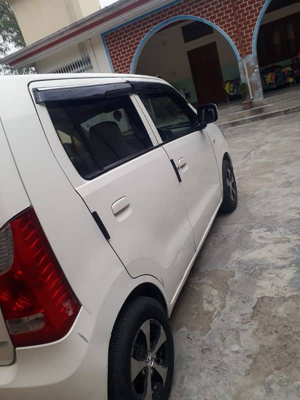 Suzuki Wagon R 2018 3