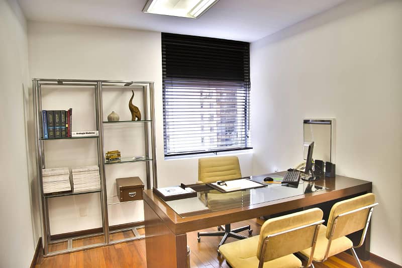 Smart Office in Gulberg 15% Rental Yield & Unmatched Amenities! 1