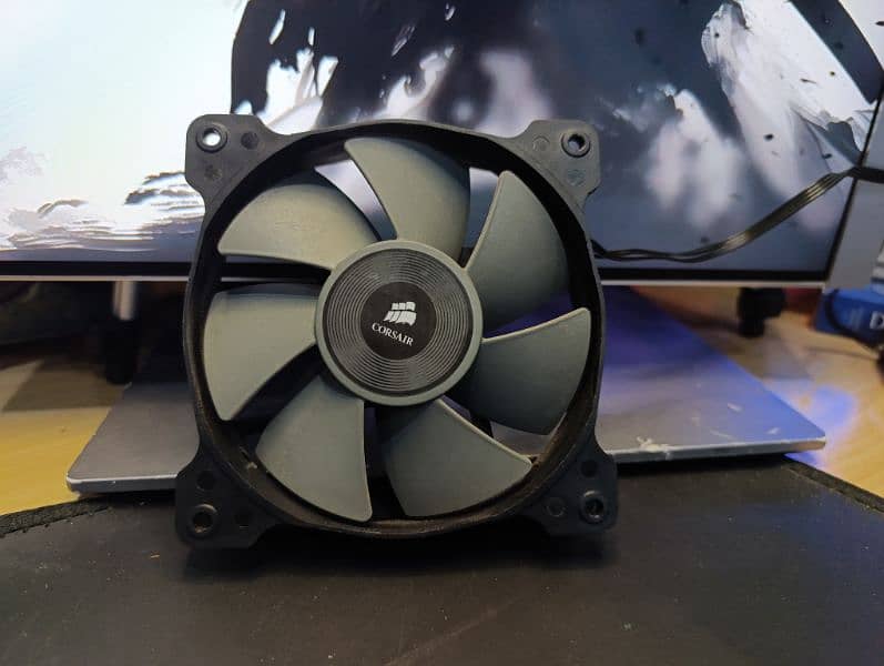 120mm Corsair high airflow 4-pin fans 1