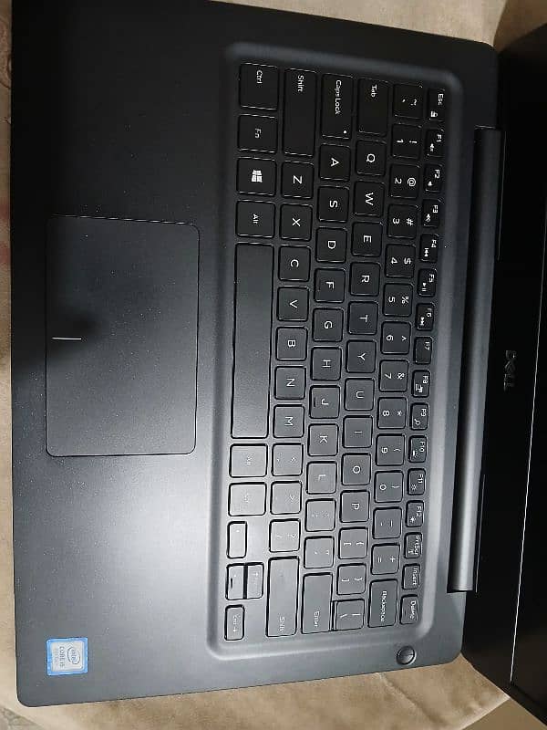 Dell Laptop Cor i5 8th Gen 4