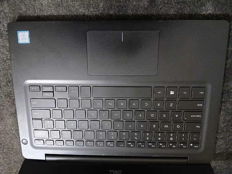 Dell Laptop Cor i5 8th Gen 6