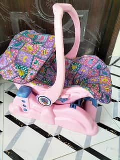 Baby Carry cot Behtreen condition m Available