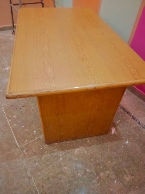 Table and Chair in good condition 2