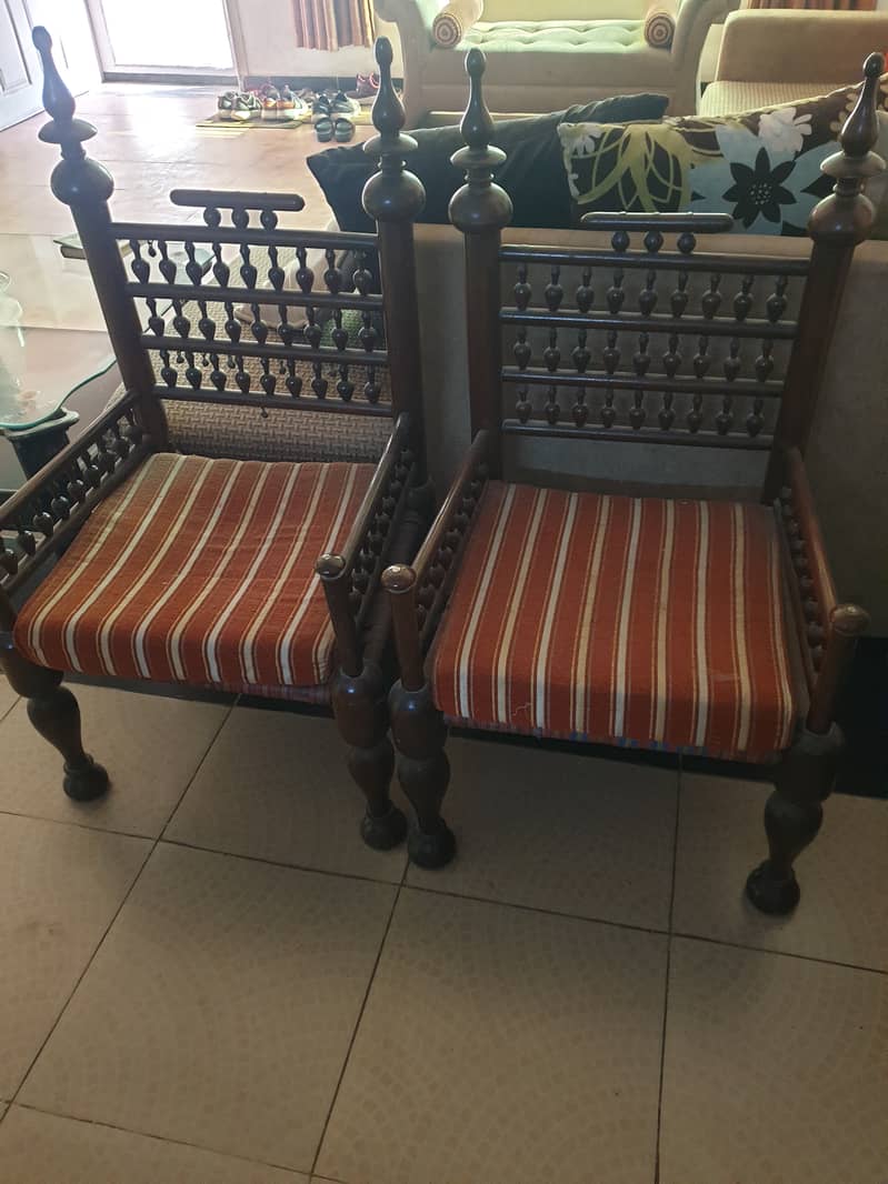 Beautiful Traditional wooden 5 seater 2