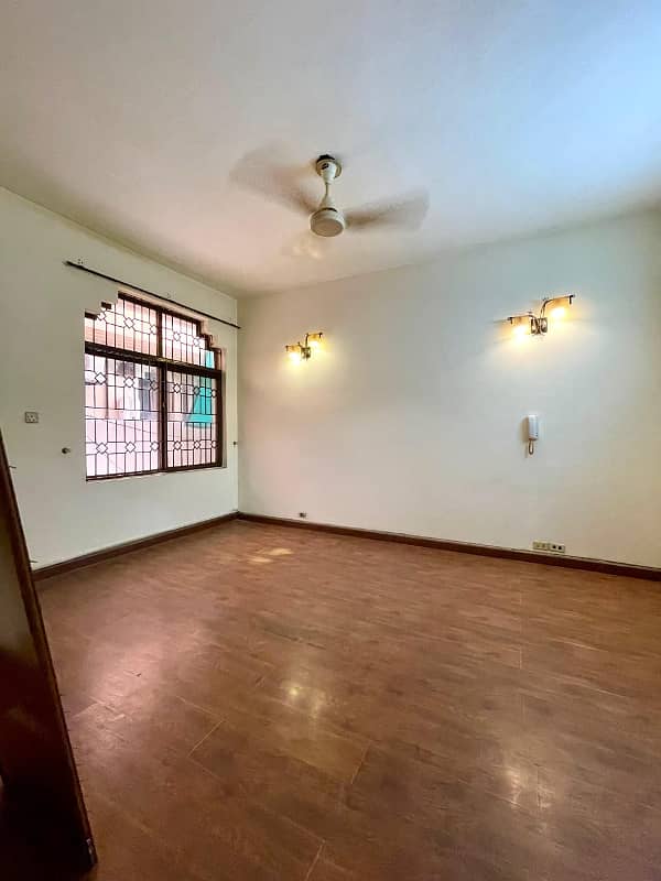 1 kanal beautiful upper portion for rent 1