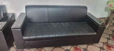 7 seater leather sofa set ,excellent condition .