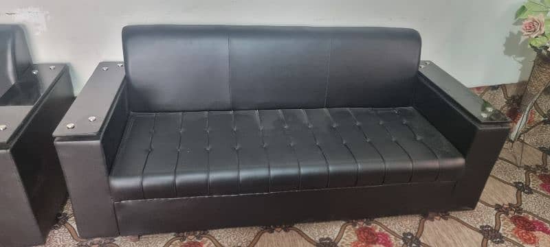 7 seater leather sofa set ,excellent condition . 0