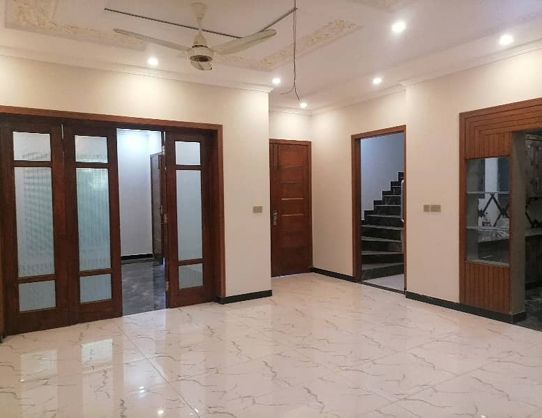 Get Your Hands On House In Lahore Best Area 3