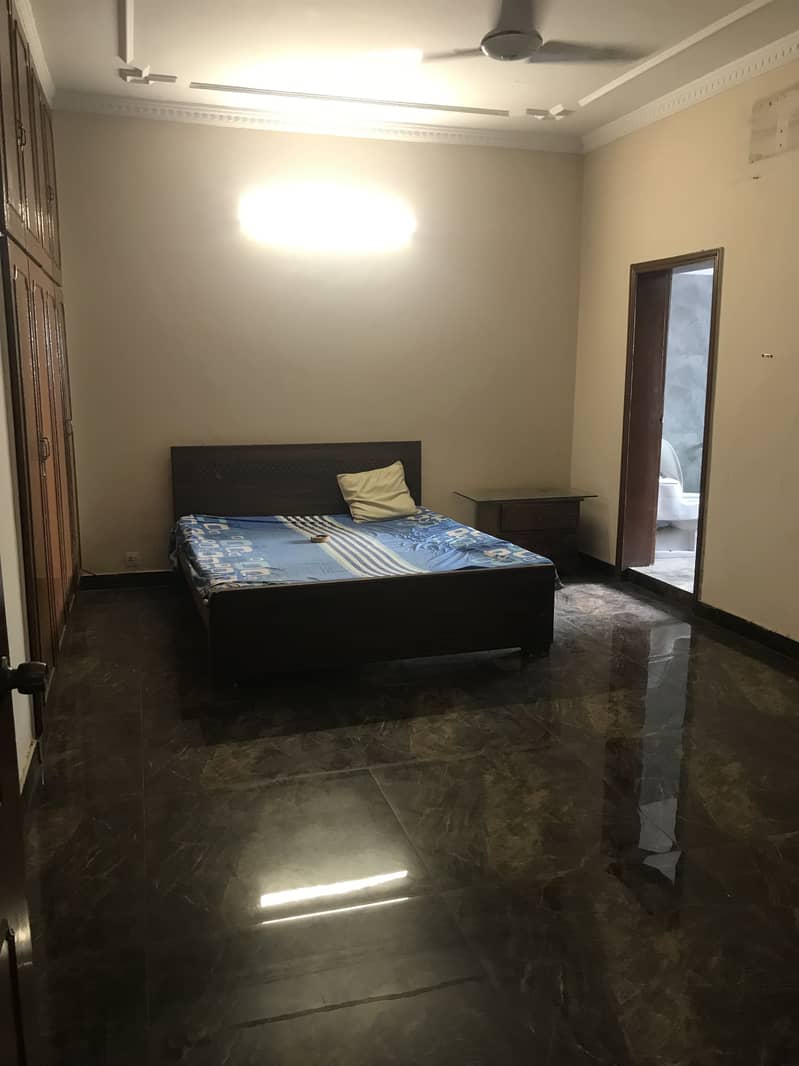 1 KANAL 4 BEDROOM UPER PORTION AVAILABLE FOR RENT 0