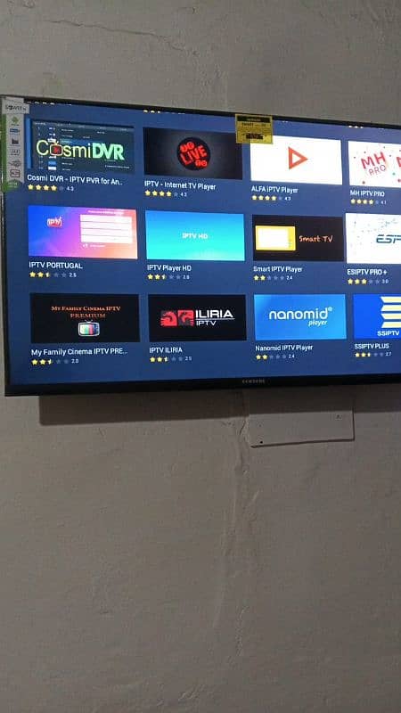 LED smart andrikd tv just 1.5 month used 1