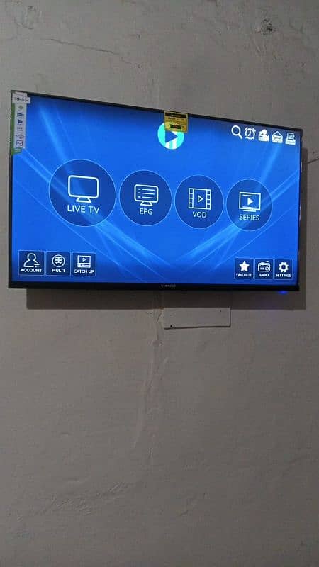 LED smart andrikd tv just 1.5 month used 4