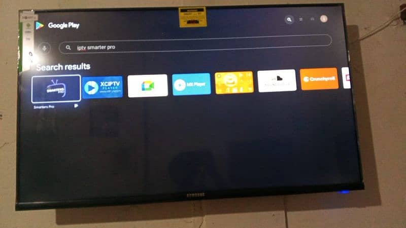 LED smart andrikd tv just 1.5 month used 5