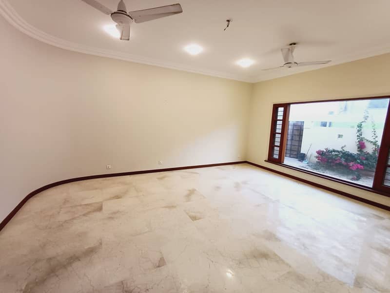 600 Yards Bungalow For Rent 24