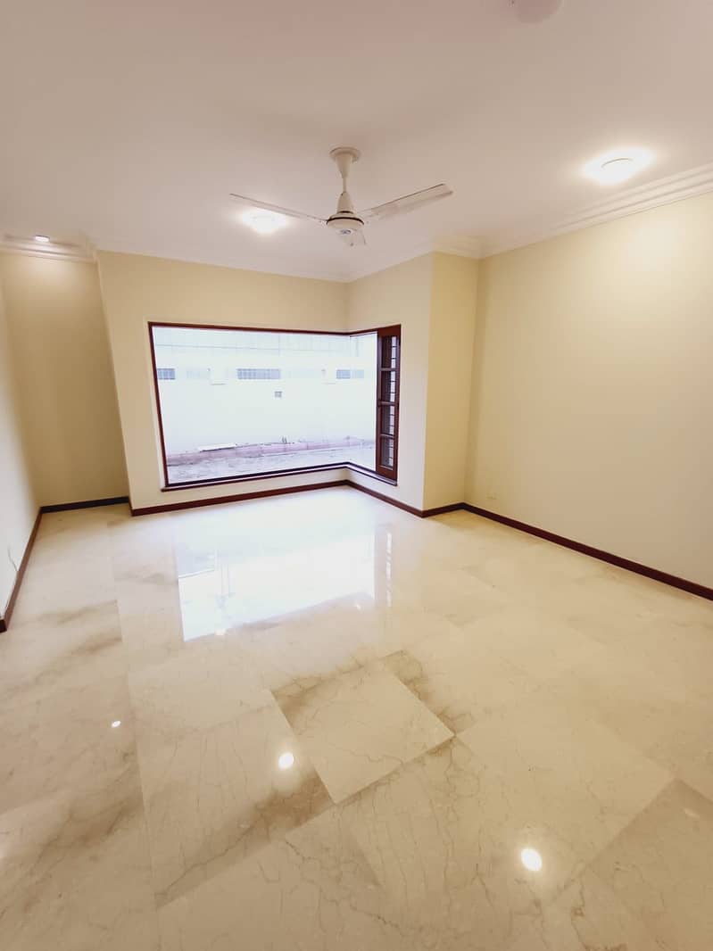 600 Yards Bungalow For Rent 31