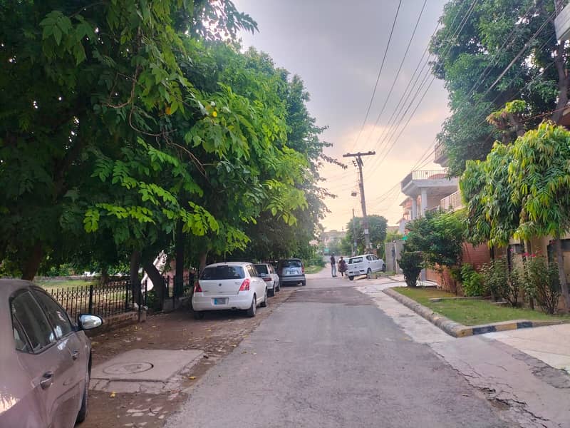 10 Marla House For Sale In Johar Town Block B1 Facing Park Owner Build Hot Location Main Approached Near To Main Road 1