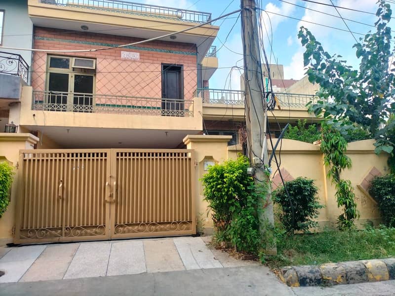 10 Marla House For Sale In Johar Town Block B1 Facing Park Owner Build Hot Location Main Approached Near To Main Road 0