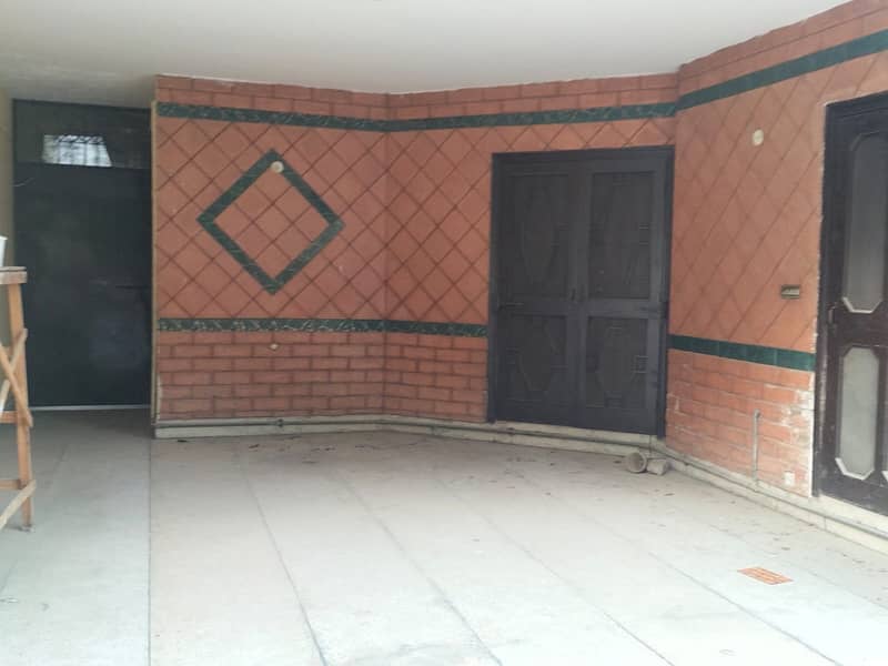 10 Marla House For Sale In Johar Town Block B1 Facing Park Owner Build Hot Location Main Approached Near To Main Road 2