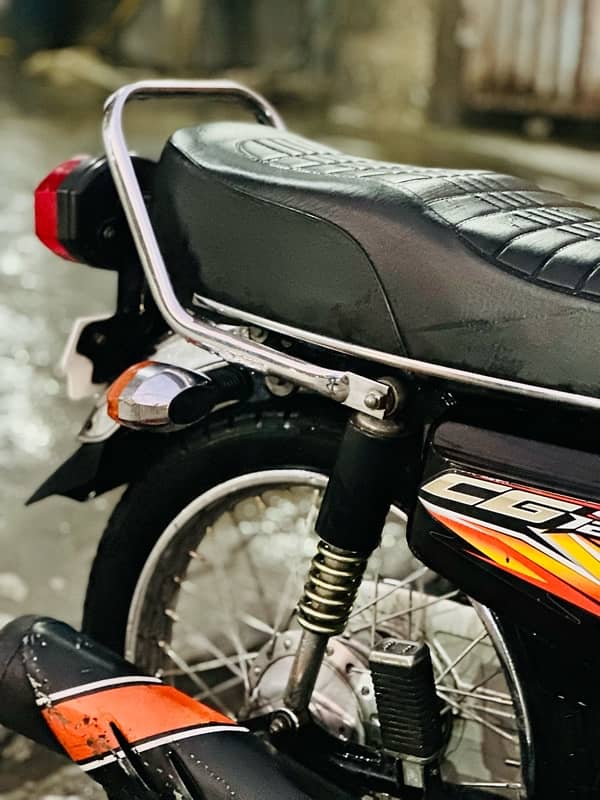 Honda 125 bike 1