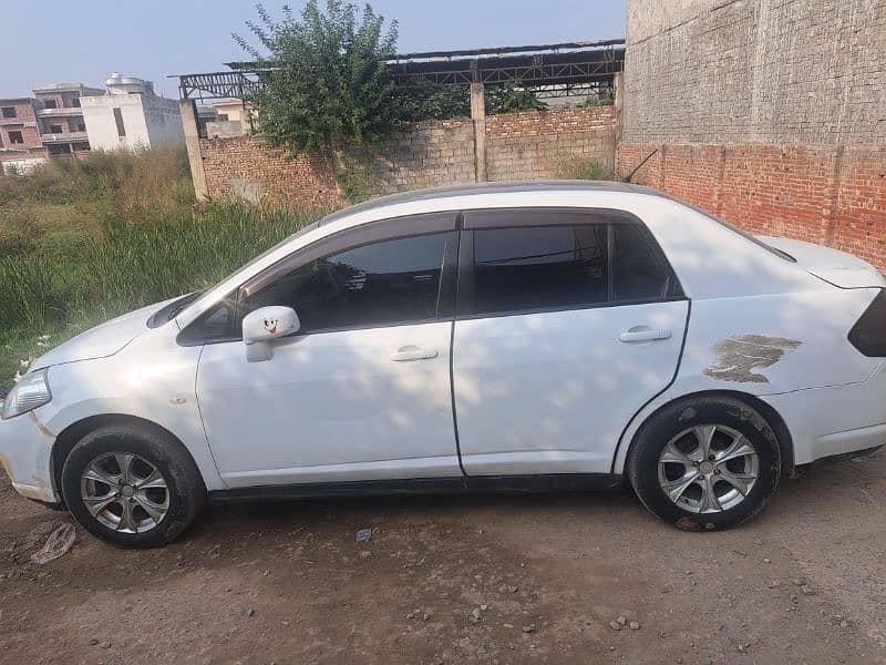 Nissan Tiida 2014 6