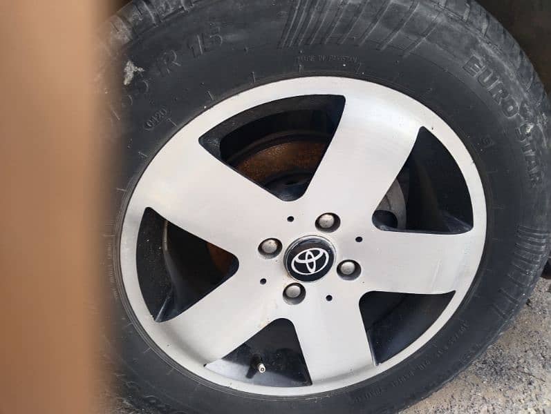 15" alloye rims with tyre 1