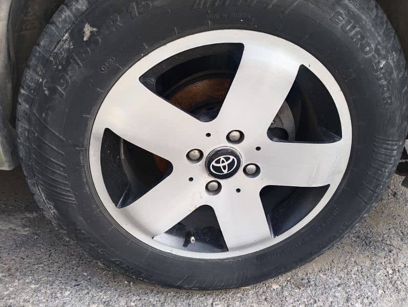 15" alloye rims with tyre 2