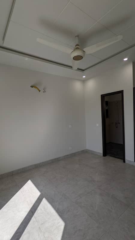 2 Bed Flat For Rent in Zarkon Heights 8