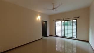 Double Storey 400 Square Yards House Available In Gulshan-e-Iqbal - Block 5 For sale 0