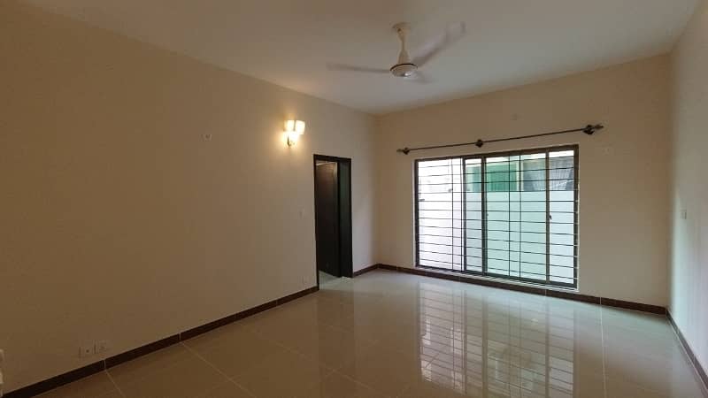 Double Storey 400 Square Yards House Available In Gulshan-e-Iqbal - Block 5 For sale 0