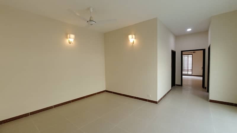 Double Storey 400 Square Yards House Available In Gulshan-e-Iqbal - Block 5 For sale 2