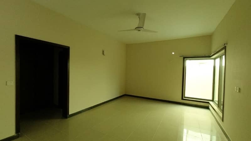 Double Storey 400 Square Yards House Available In Gulshan-e-Iqbal - Block 5 For sale 3