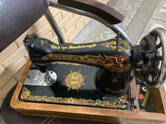 Singer sewing machine (automatic) in very good condition.