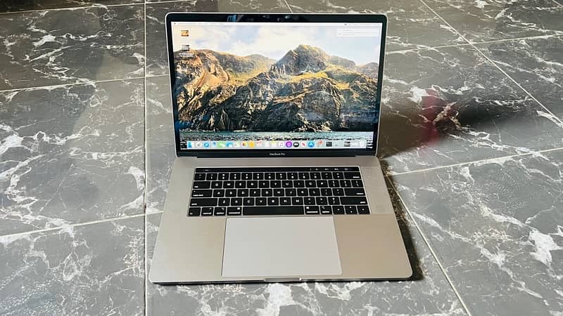 MacBook pro core i9 16/512 2019 Model 0