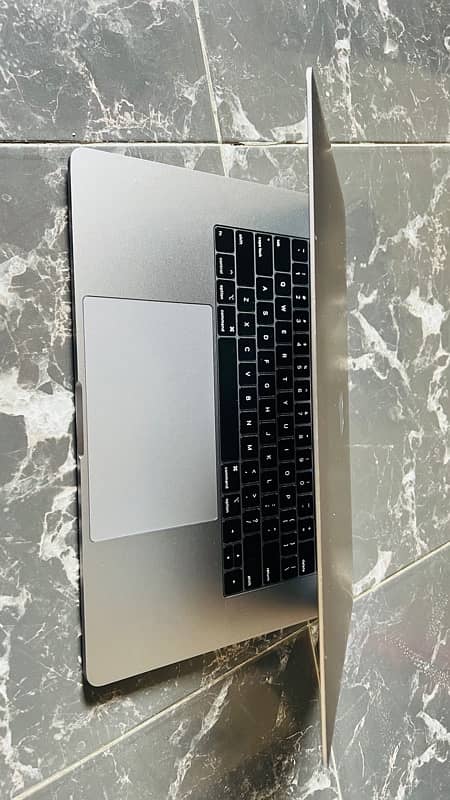 MacBook pro core i9 16/512 2019 Model 3