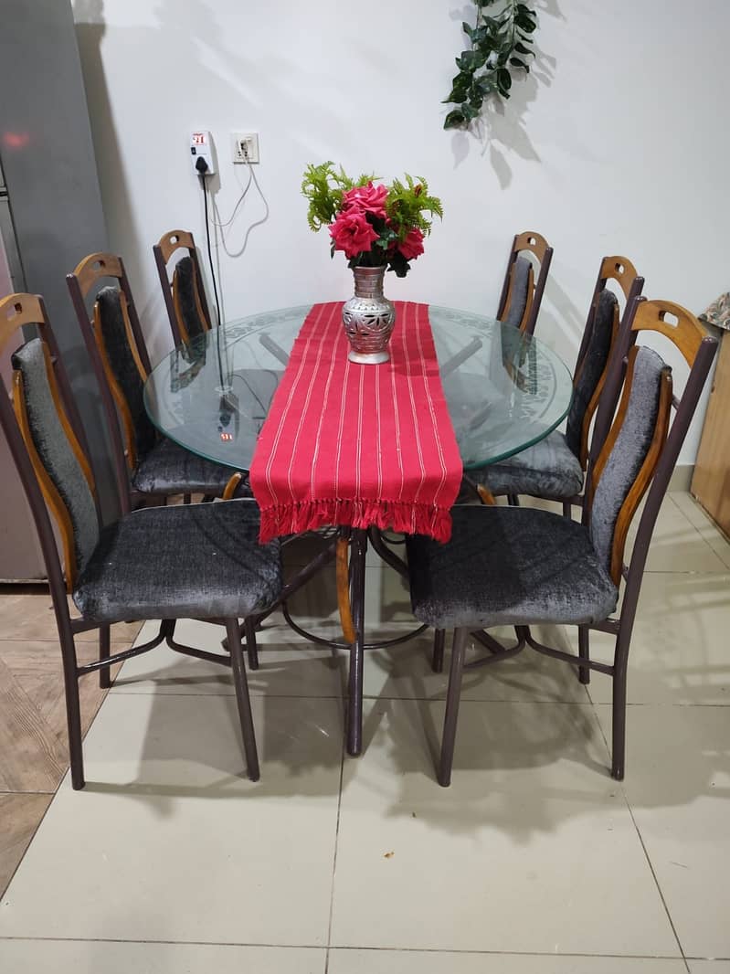 Refurbished Dinning table and chairs 0