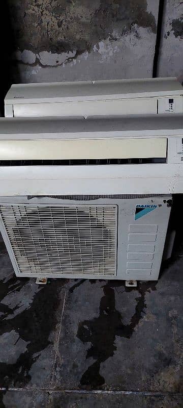 Daikin 1.0 ton ac  simple non inverter  two units 0