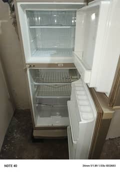 dowlanc smal size refrigerator only 4 yer use