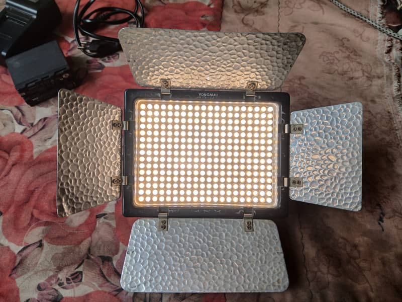 Yongnuo LED Light For Sale 0