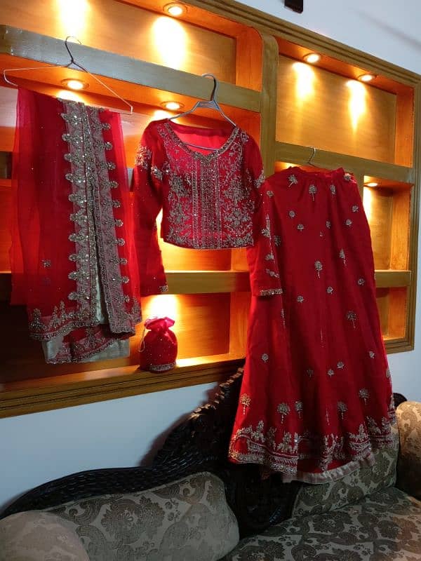 Ye BRIDAL lehnga IN red blood COLOUR ad par kar rabta Kary thanks 1