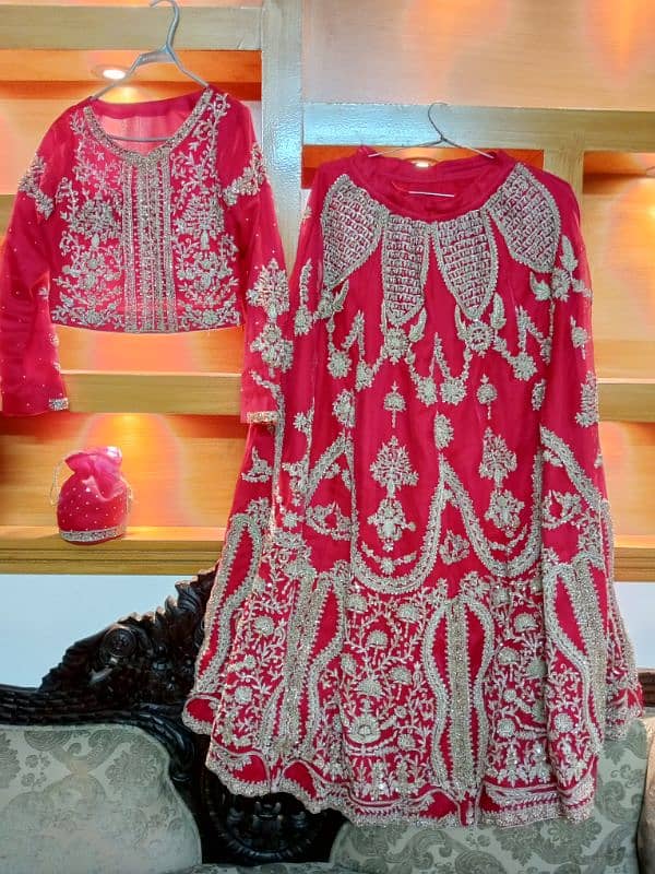 Ye BRIDAL lehnga IN red blood COLOUR ad par kar rabta Kary thanks 2