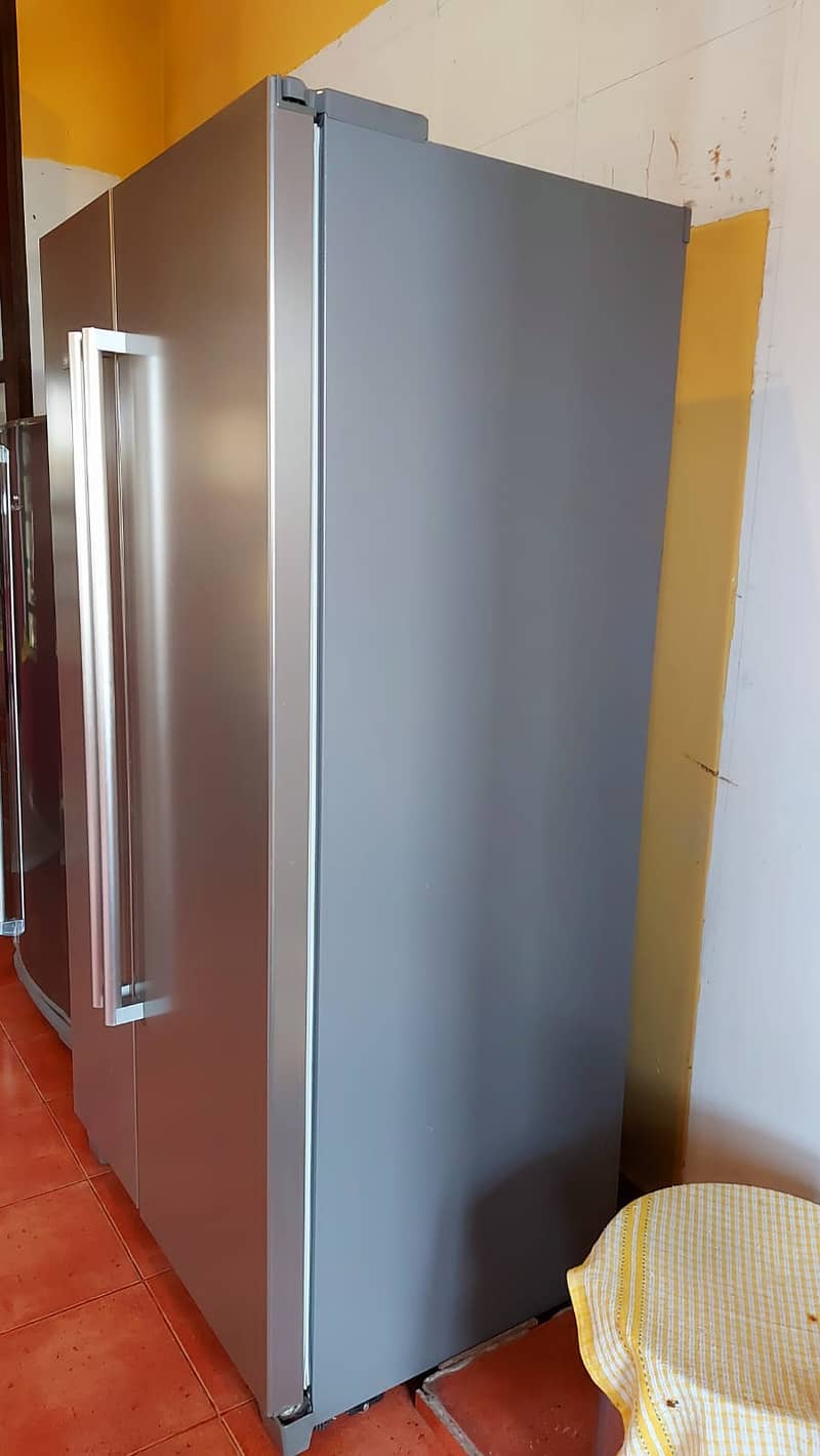 SEIMENS 2 DOOR REFRIGERATOR 11