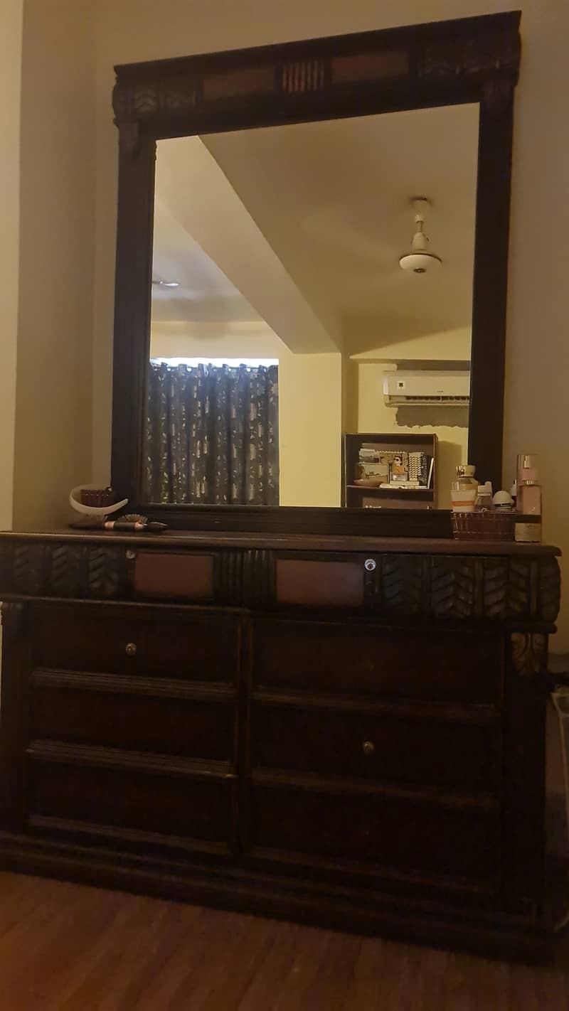 Almost New Dressing Table Urgent Sale Required 3