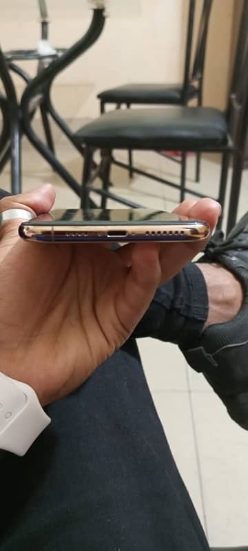 iphone xs max 256 gb colour golden 3