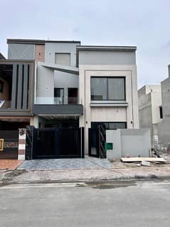 Splendid 5 Marla Modern Design House is for Sale in Bahria Town Shershah Blokc