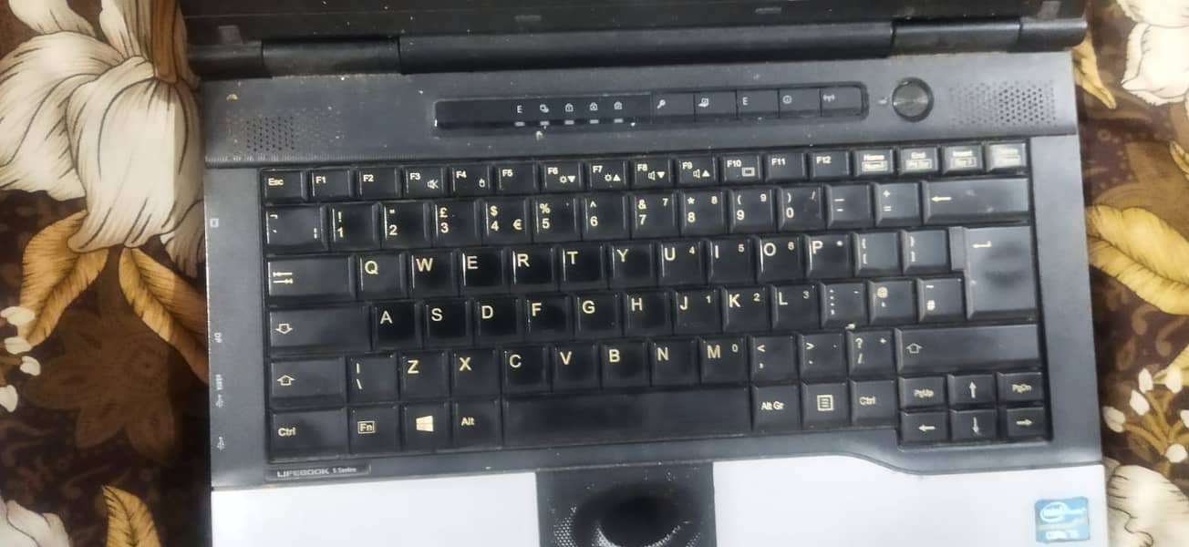 FUJITSU  Laptop for Sale 3