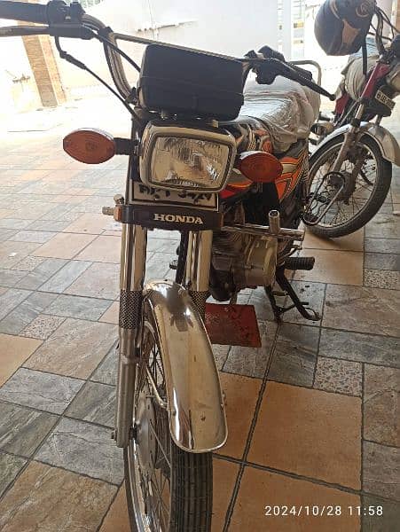 Honda CG 125-03017989903۔  ماشاءاللہ بہت ہی اچھی کنڈیشن میں ہے 2