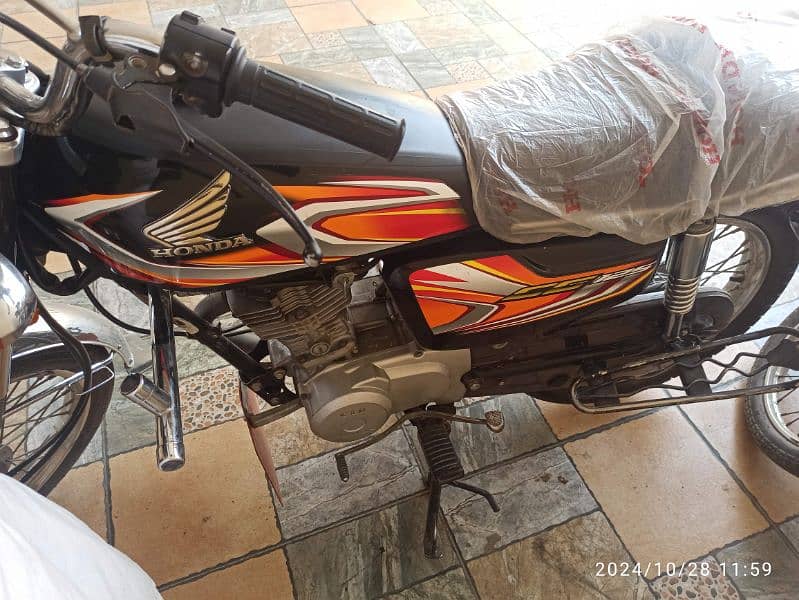 Honda CG 125-03017989903۔  ماشاءاللہ بہت ہی اچھی کنڈیشن میں ہے 8